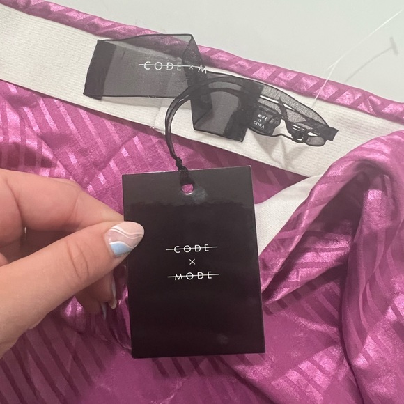 NWT Code X Mode Pink Satin Striped Skirt Size Medium - Picture 5 of 5